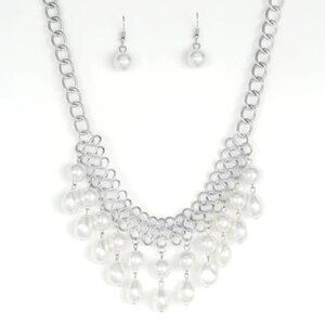 5th Avenue Fleek White Necklace